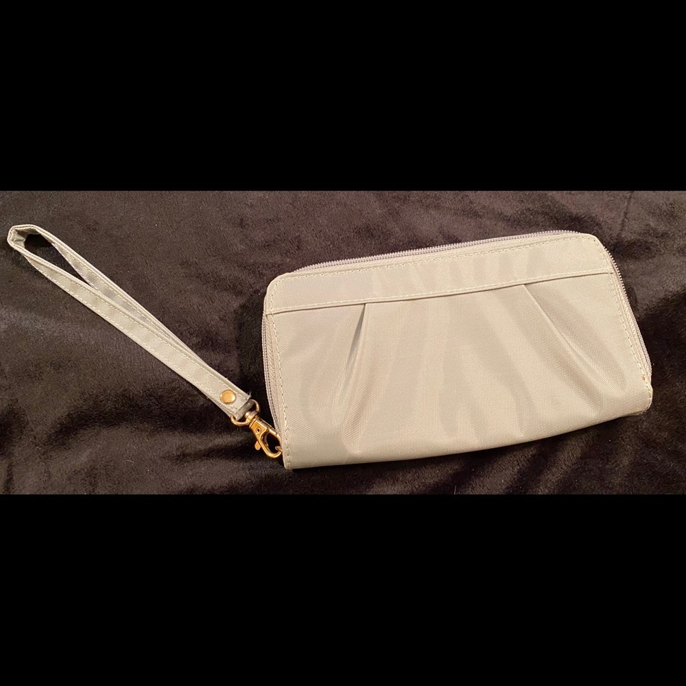New Travelon Wristlet